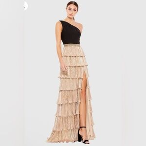 New Ieena Mac Duggal Black and Gold One Shoulder Ruffle Tiered
Gown Sz 4 #26541